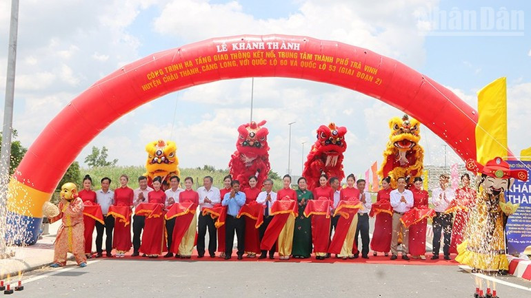 Inauguration of the road connecting the centre of Tra Vinh City, former Tra Vinh Province. 250825-kinh-te-bien-vinh-long-2.jpg