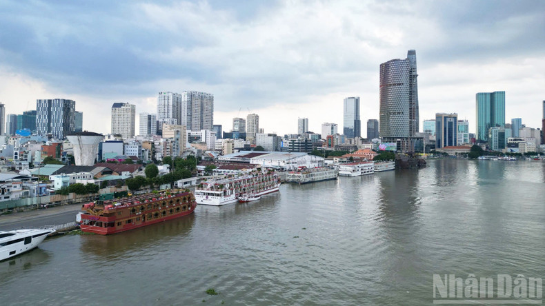 According to Secretary of the Ho Chi Minh City Party Committee Tran Luu Quang, the expansion of the Ho Chi Minh Cultural Space at Nha Rong Wharf forms part of Ho Chi Minh City’s broader strategy to become an innovative, dynamic, civilised, and globally integrated metropolis. The area will be developed into a riverside cultural-artistic-landscape complex, creating a distinctive highlight for the city centre. According to Secretary of the Ho Chi Minh City Party Committee Tran Luu Quang, the expansion of the Ho Chi Minh Cultural Space at Nha Rong Wharf forms part of Ho Chi Minh City’s broader strategy to become an innovative, dynamic, civilised, and globally integrated metropolis. The area will be developed into a riverside cultural-artistic-landscape complex, creating a distinctive highlight for the city centre.