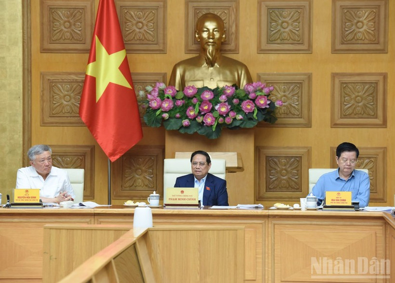 At the meeting. (Photo: nhandan.vn) 230625-tt-trien-lam-1.jpg