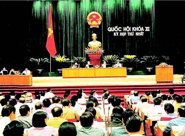 TERM XI (2002–2007) Election held on May 19, 2002. Total number of deputies elected: 498. In the photo: Overview of the opening session of the first meeting of the eleventh National Assembly.