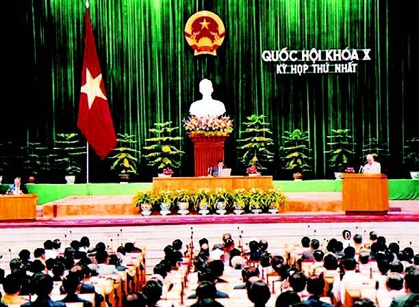 TERM X (1997–2002) Election held on July 20, 1997. Total number of deputies elected: 450. In the photo: Overview of the opening session of the first meeting of the tenth National Assembly.