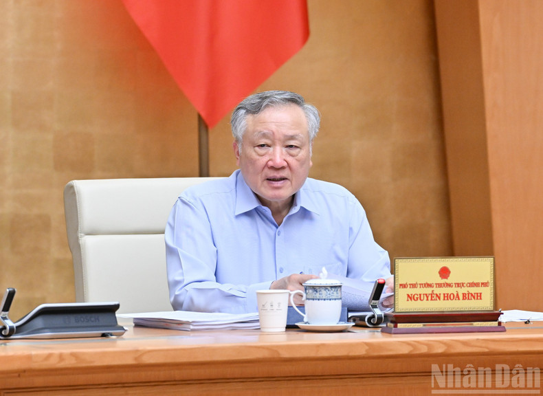 Permanent Deputy Prime Minister Nguyen Hoa Binh delivers a speech. 230725-xd-luat-6.jpg