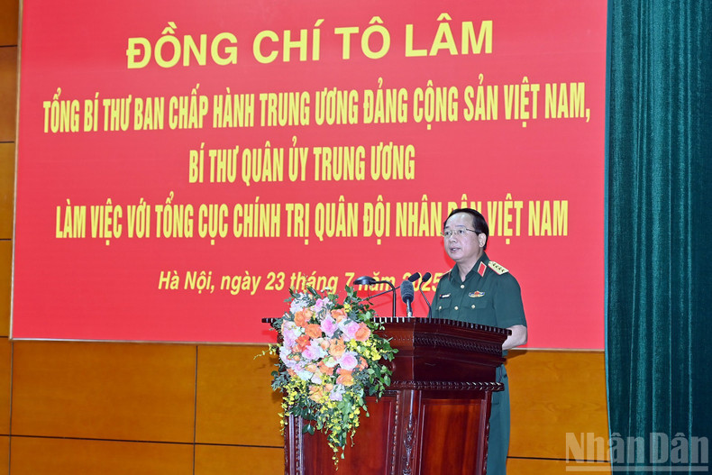 General Trinh Van Quyet, Secretary of the Party Central Committee and Director of the General Department of Politics of the Vietnam People’s Army, delivers a speech at the working session. 230725-tbt-lv-tccc-5.jpg