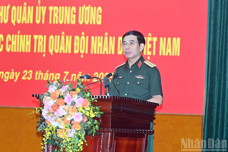General Phan Van Giang, Politburo member, Deputy Secretary of the Central Military Commission, Minister of National Defence, delivers a speech at the working session. 230725-tbt-lv-tccc-7.jpg