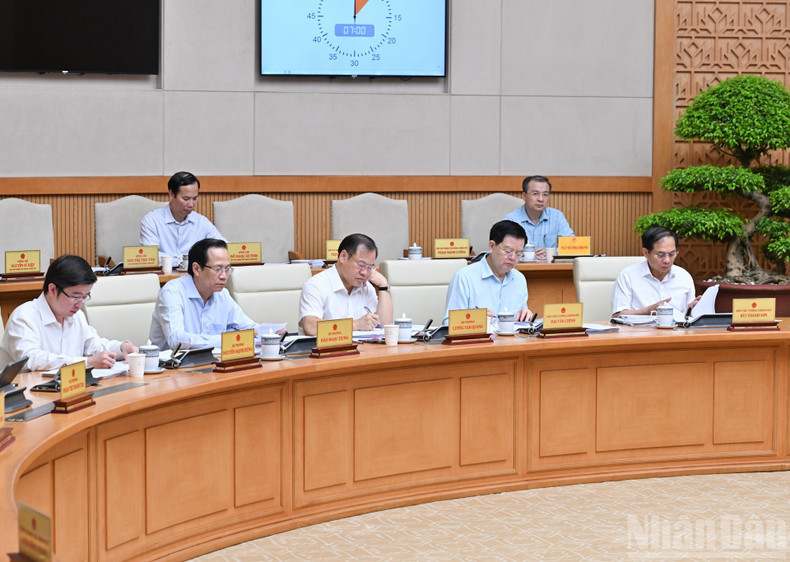 Government members attend the session. 230725-xd-luat-8.jpg