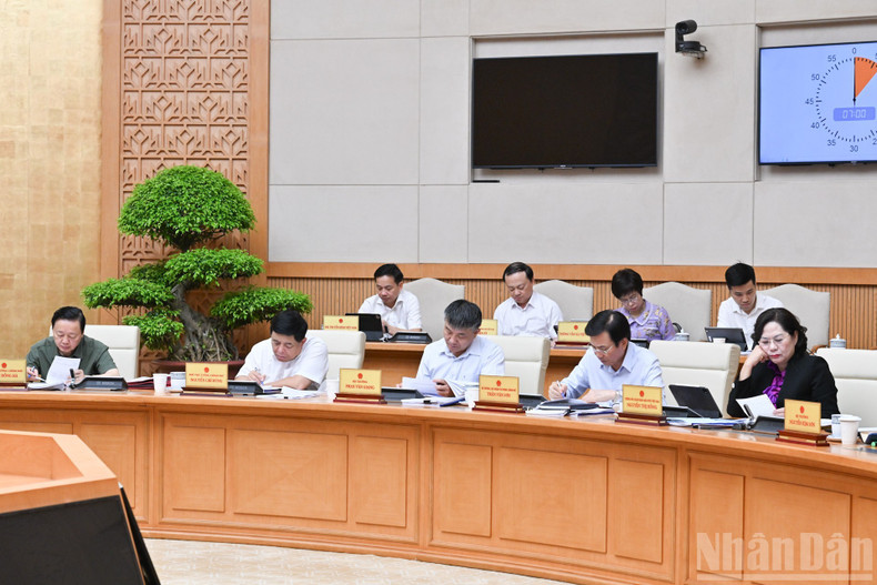 Government members attend the session. 230725-xd-luat-2.jpg