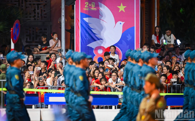 Thousands of people gathered early along the streets where the parade columns would pass to secure prime viewing spots. 250825-tong-1.jpg