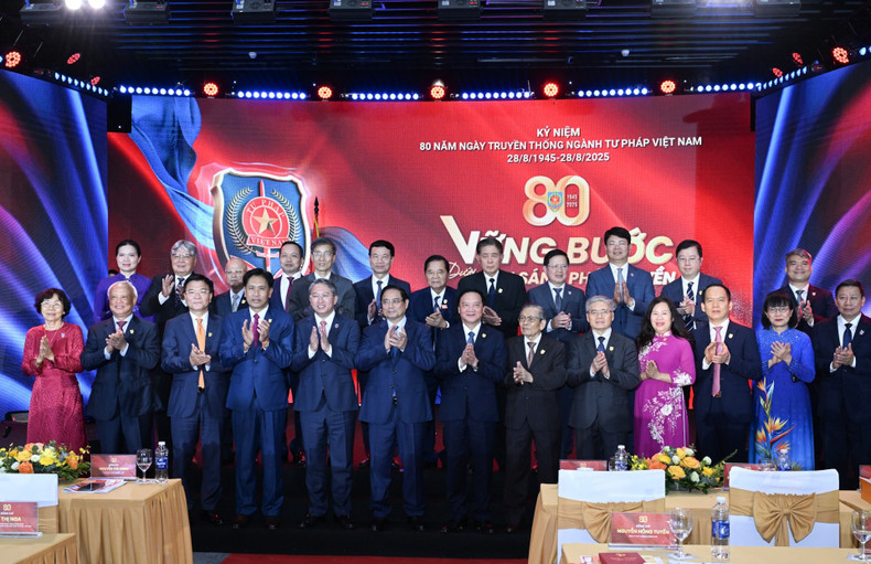 Prime Minister Pham Minh Chinh and delegates at the 80th anniversary celebration of the Justice Sector's Traditional Day. 250825-tt-10.jpg