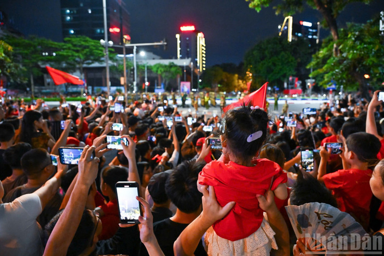 No one wanted to miss the solemn, pride-filled moments of this historic national commemoration. 250825-tong-12.jpg