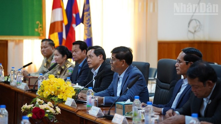 Leaders of Ratanakiri Province at the meeting. (Photo: DINH TRUONG) 090825-hop-tac-vn-dong-bac-cpc-2.jpg