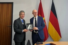 Vietnamese Ambassador to the Federal Republic of Germany Nguyen Dac Thanh and Marcus Pleyer, State Secretary at the Federal Ministry of Research, Technology and Space. (Photo courtesy of the Vietnamese Embassy in Germany)