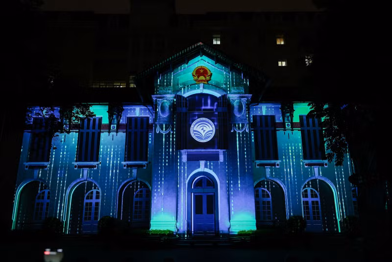 The performance received an enthusiastic applause from the MIC leaders and staff. The performance received an enthusiastic applause from the MIC leaders and staff.