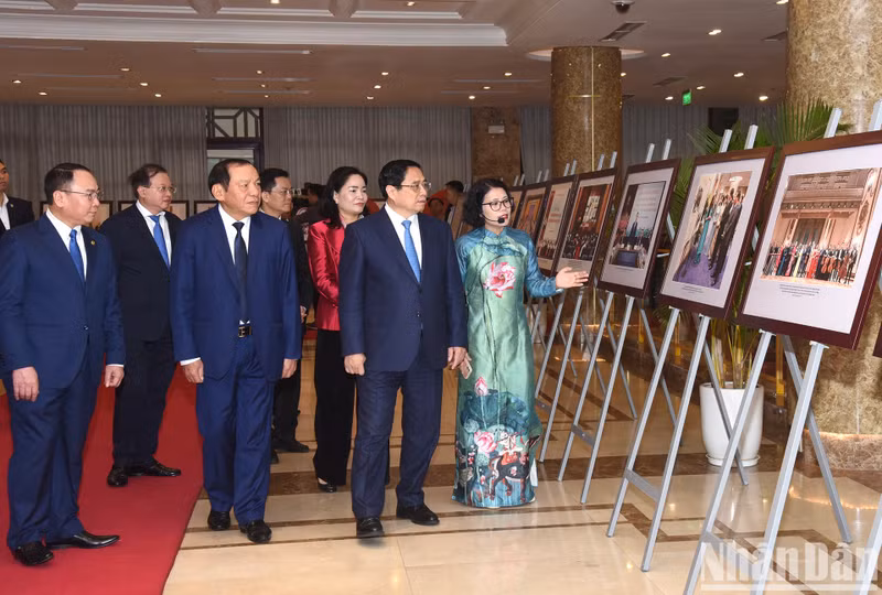 In pictures: PM attends conference reviewing culture, sports and tourism sector’s performance in 2023 ảnh 1