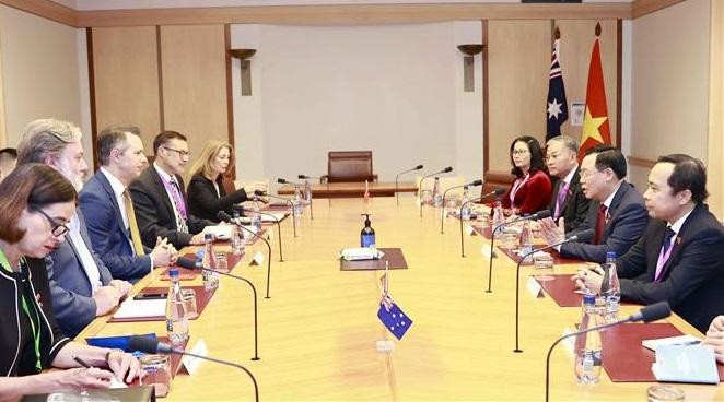 National Assembly Chairman Vuong Dinh Hue meets Australian Minister of Education Jason Clare (Photo: VNA) 