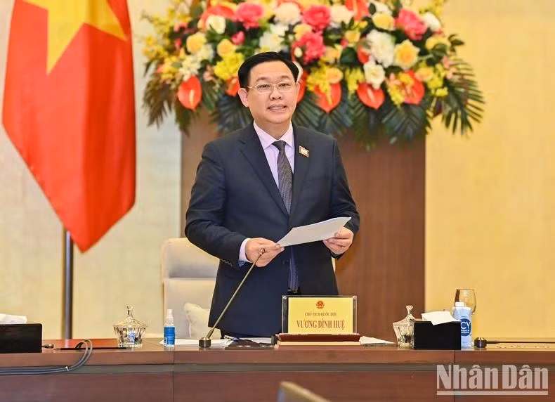National Assembly Chairman Vuong Dinh Hue speaks at the ceremony.