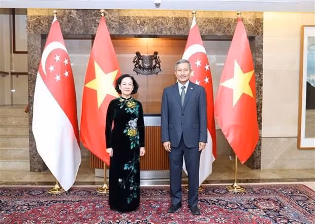 Politburo member Truong Thi Mai and Singaporean Minister for Foreign Affairs Vivian Balakrishnan. (Photo: VNA)