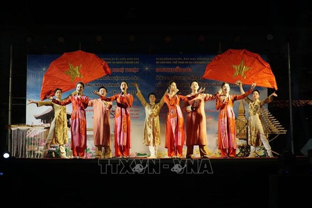 The Vientiane art programme highlights Vietnam - Laos solidarity. (Photo: VNA)