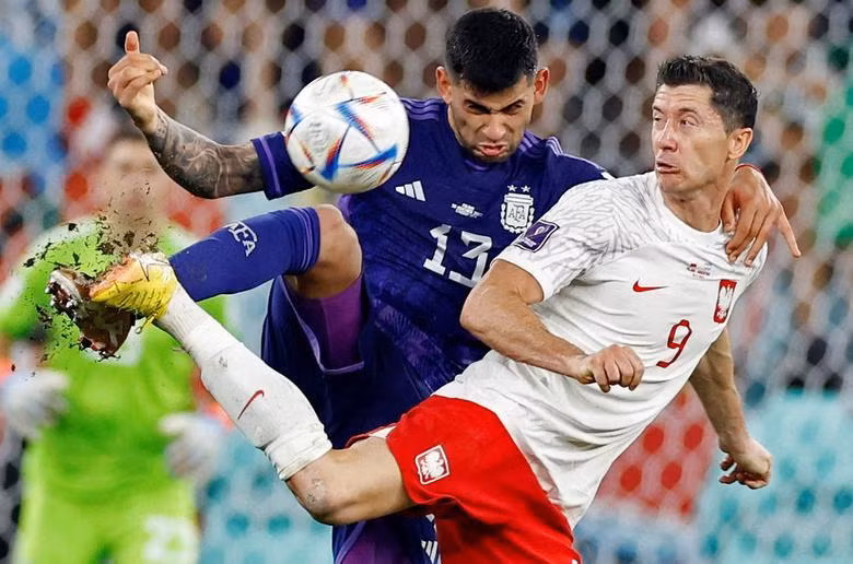 Poland's Robert Lewandowski in action with Argentina's Cristian Romero. REUTERS/Amanda Perobelli