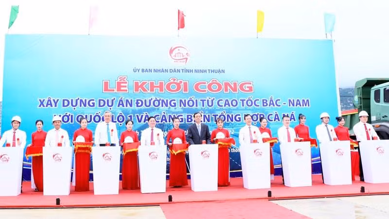 The ground-breaking ceremony for the road linking the North-South Expressway and Ca Na Port.