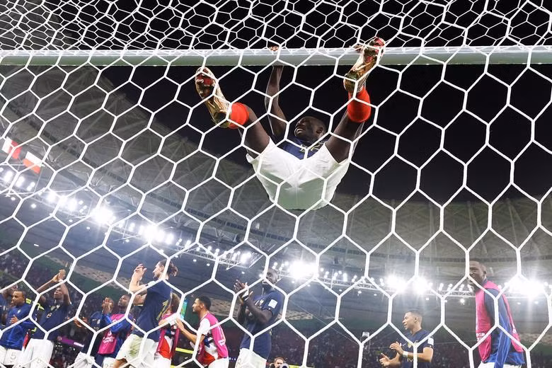 France's Marcus Thuram and teammates celebrate in front of the fans after the match as France progress to the quarter finals. REUTERS/Dylan Martinez France's Marcus Thuram and teammates celebrate in front of the fans after the match as France progress to the quarter finals. REUTERS/Dylan Martinez