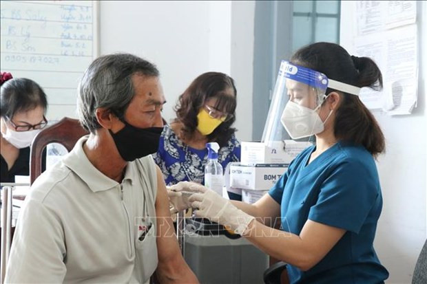 A man is vaccinated against COVID-19. (Photo: VNA)