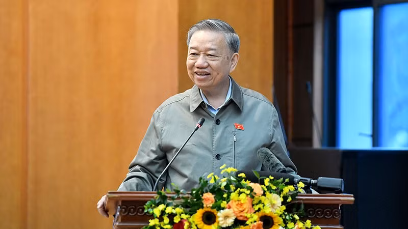 General Secretary To Lam speaks at the meeting with Hanoi voters. General Secretary To Lam speaks at the meeting with Hanoi voters.