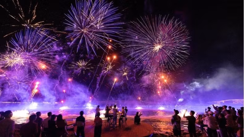 Symphony of the Sea lights up the sky of Phu Quoc.