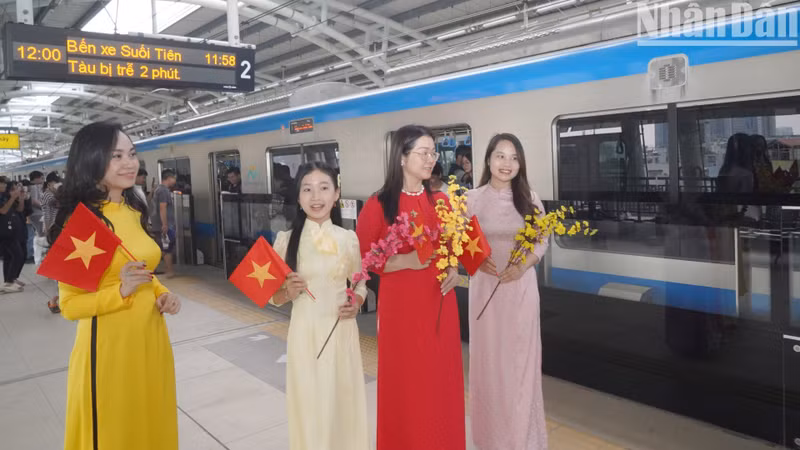 Women in ao dai pose for photos at Van Thanh Station. Women in ao dai pose for photos at Van Thanh Station.