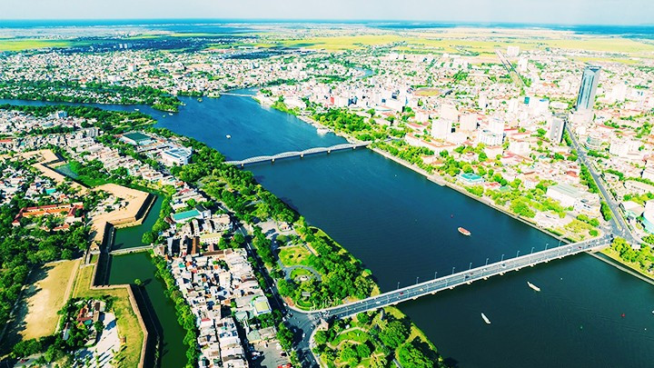 More and more bridges are connecting the two banks of the Perfume River.