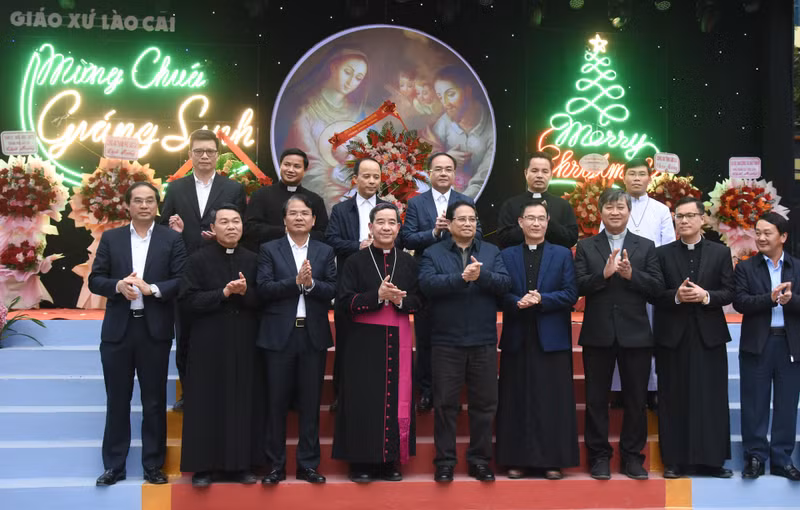 PM Pham Minh Chinh extends his best wishes to the Catholics in Vietnam, especially those Lao Cai Province, on the occasion of Christmas. PM Pham Minh Chinh extends his best wishes to the Catholics in Vietnam, especially those Lao Cai Province, on the occasion of Christmas.