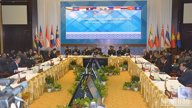 At the meeting (Photo: Hai Tien)