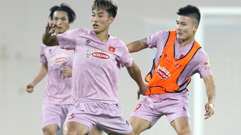 Vietnamese players are actively training in Basra for the match against Iraq.