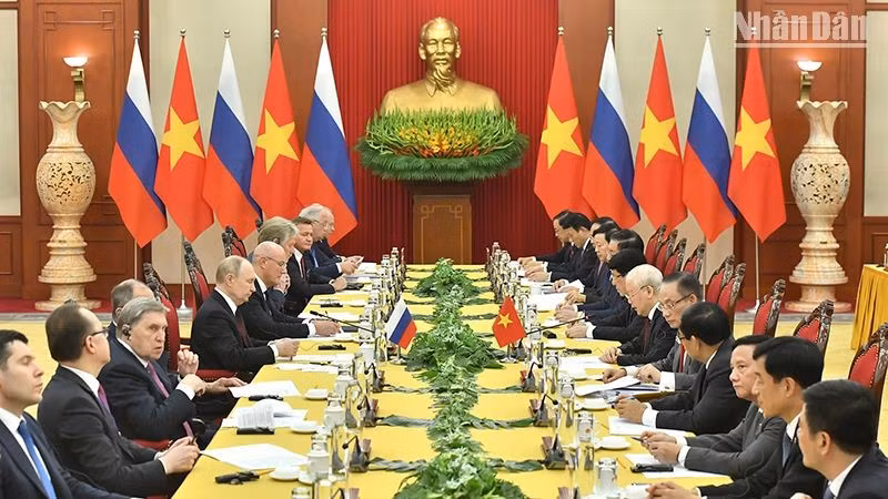 Party General Secretary Nguyen Phu Trong holds talks with Russian President Vladimir Putin in Hanoi on June 20. (Photo: Dang Khoa)