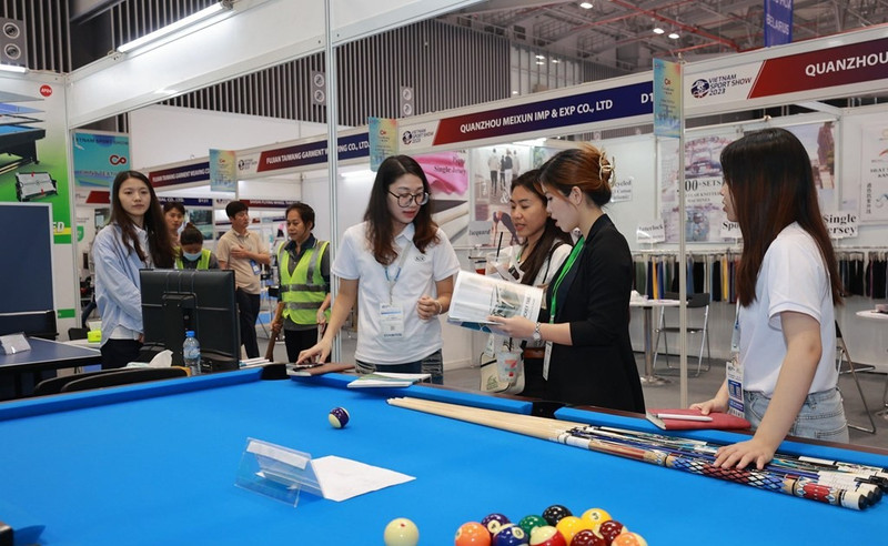 Visitors at a sport show in Vietnam. (Photo: VNA)