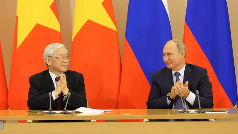Party General Secretary Nguyen Phu Trong and President Vladimir Putin meet and speak to the press after talks, during the Party chief’s visit to Russia in 2018. (Photo: VNA) 