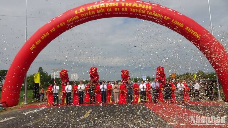 The inauguration ceremony of the road.
