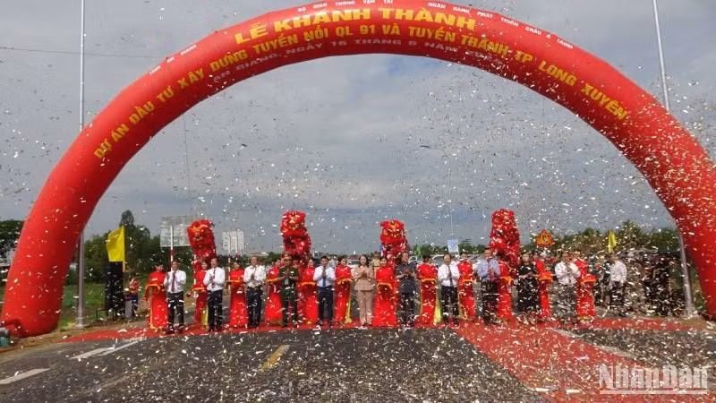 The inauguration ceremony of the road.