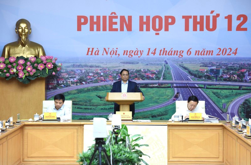 Prime Minister Pham Minh Chinh speaks at the meeting. (Photo: Tran Hai)