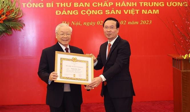 At the award ceremony (Photo: VNA)