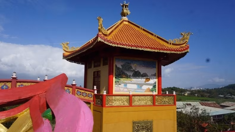 Each painting is meticulously created from small pieces of porcelain.