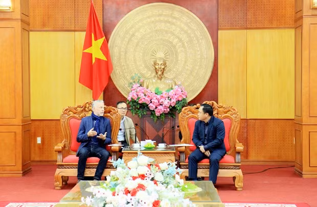 At the working session (Photo: VNA)