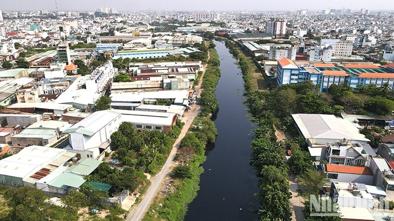 The current state of the canal.
