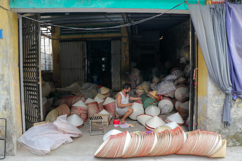 Conical hat making village imbued with Vietnamese national identity 