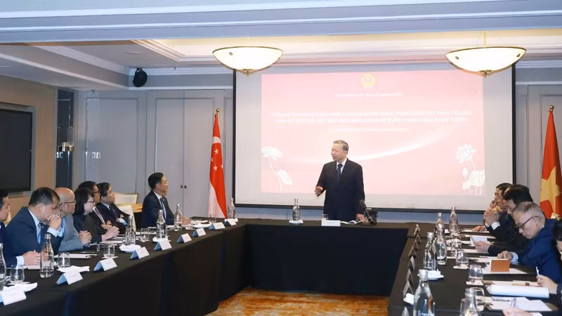 General Secretary of the Communist Party of Vietnam Central Committee To Lam speaks at the meeting with overseas Vietnamese intellectuals in Singapore on March 11. (Photo: VNA) 