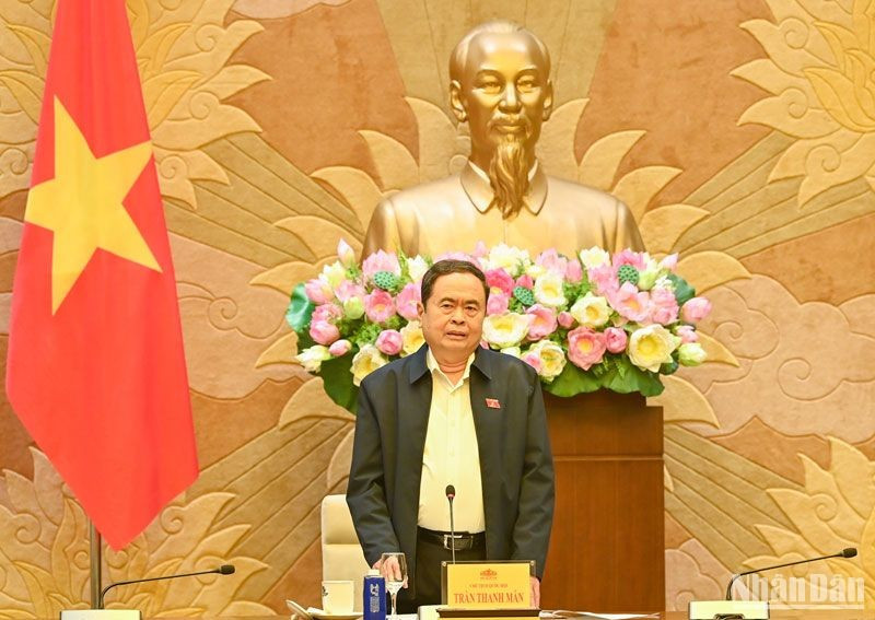 Top legislator hosts various-tenure NA representatives from Soc Trang