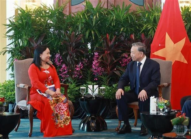 Party General Secretary To Lam (R) and Advisor to Shangri-La Healthcare Investment and Co-founder of Hoa Lam Shangri-La Medical Co., Ltd Tran Thi Lam (Photo: VNA) 