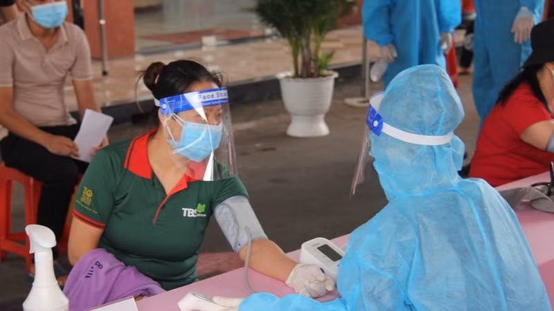 COVID-19 vaccination. (Photo: NDO)