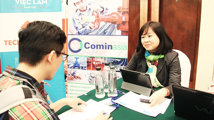 Foreign enterprises recruit Vietnamese workers at a job fair.