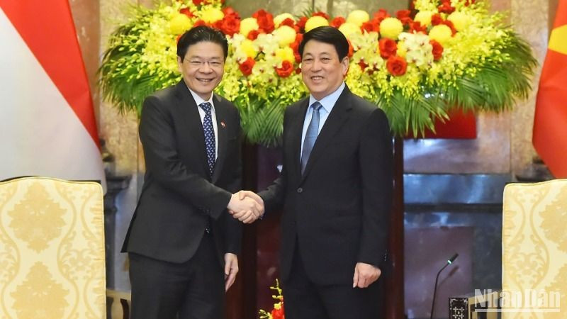 President Luong Cuong and Singaporean PM Lawrence Wong. (Photo: Thuy Nguyen)