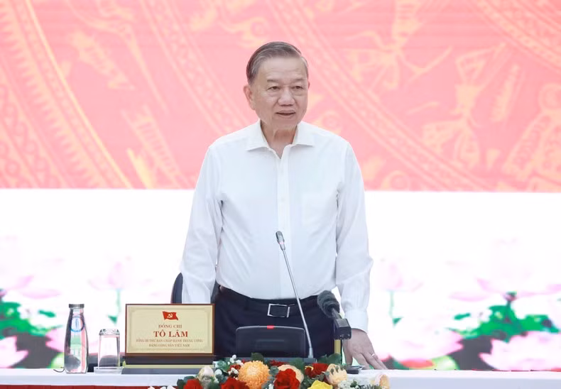 Party General Secretary To lam speaks at the meeting. (Photo: VNA) 